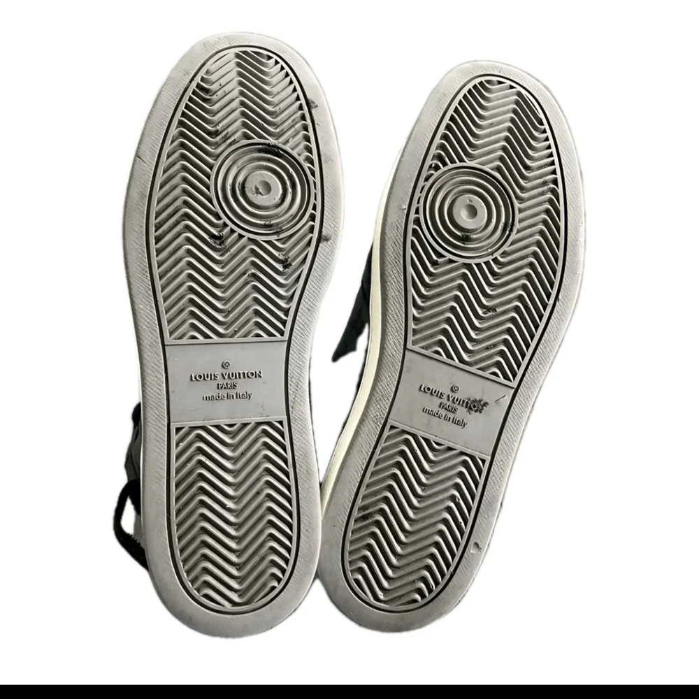 LOUIS VUITTON LV RIVOLI (UNISEX) SNEAKERS EU 40 US MENS 7.5 US WMNS SIZE 9 (EUC)